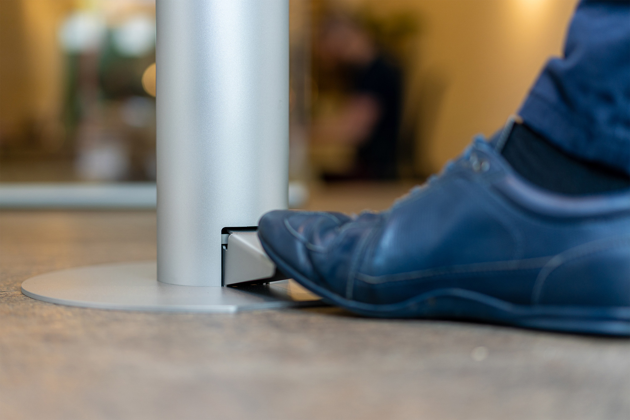 Desinfectiestandaard RVS met voetbediening - Afbeelding 4